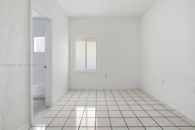 Building Photo - 1745 SW 17th St