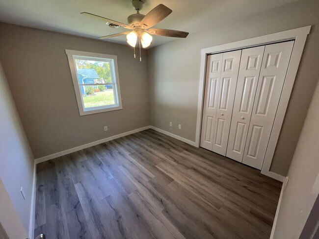 Building Photo - Remodeled 3 bedroom/2 bathroom home with d...