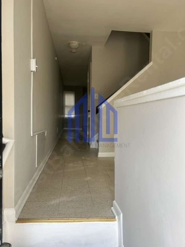 Building Photo - Just Listed in Union Square