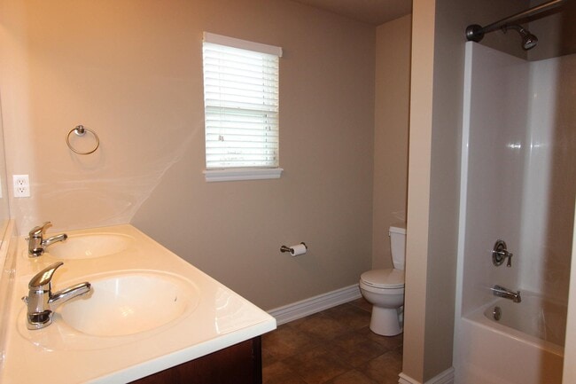 Building Photo - 5811 Mahon Dr