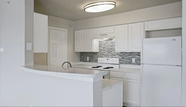 Building Photo - 2950 Mustang Dr