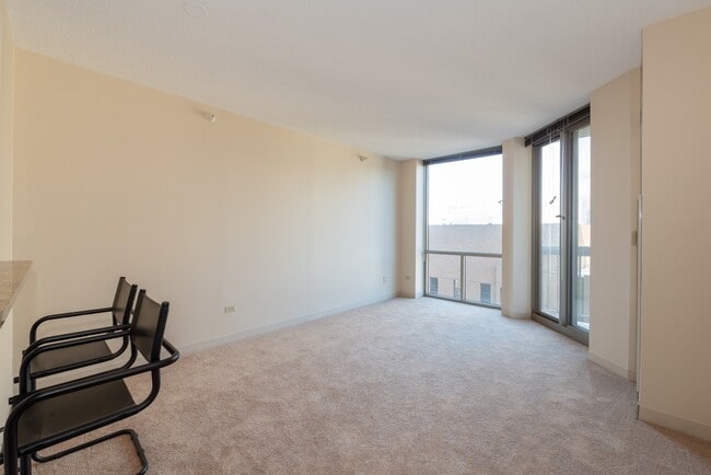 Building Photo - 222 N Columbus Dr