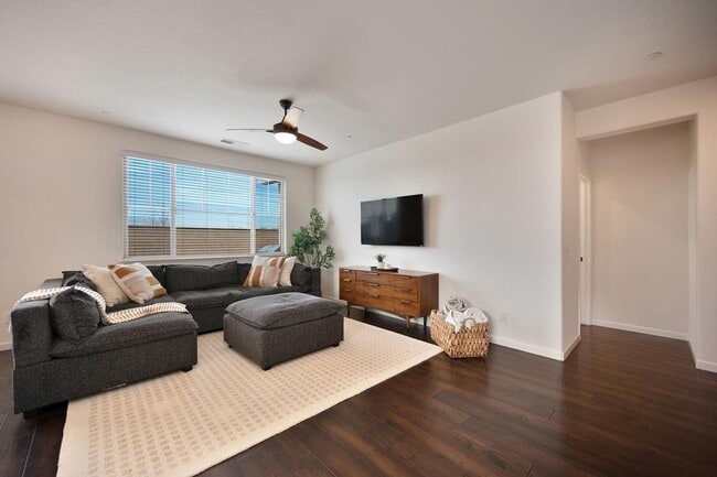 Building Photo - 3 Bedroom Home in Whitney Ranch