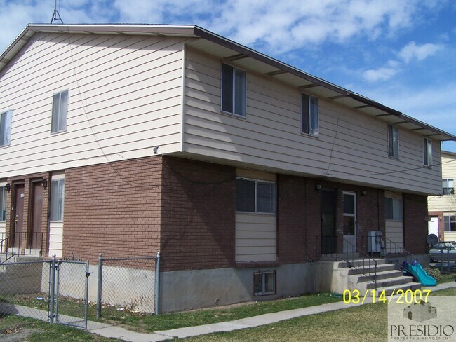 Building Photo - 656 N 400 W St