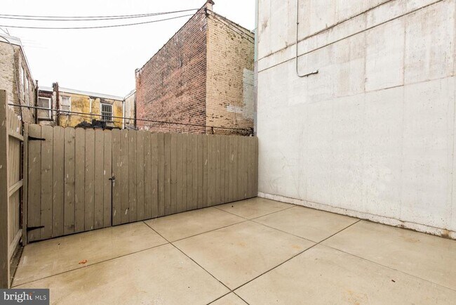 Building Photo - 1802 E Huntingdon St