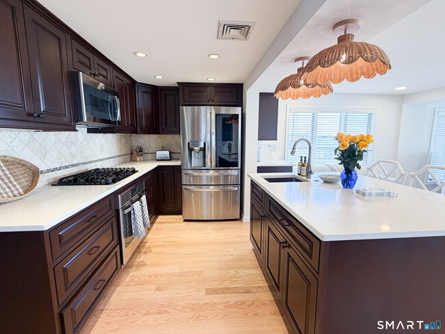 Building Photo - 18 Field Ct