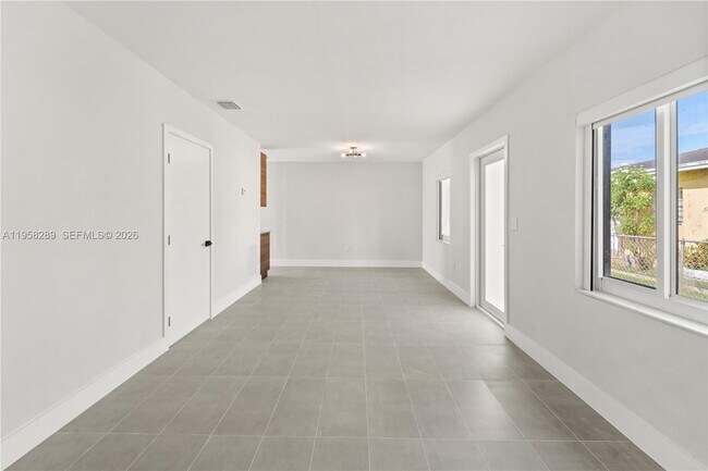 Building Photo - 3500 SW 25th St