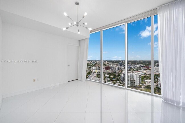 Building Photo - 2020 N Bayshore Dr