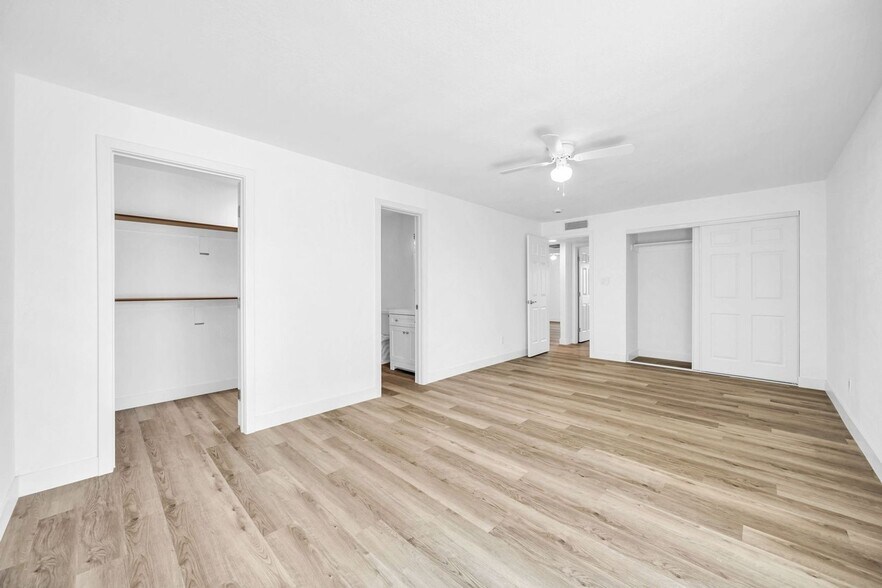 Building Photo - 3330 E Gelding Dr