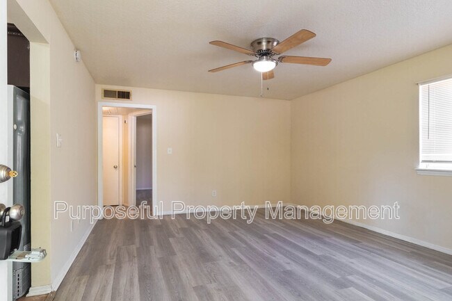 Building Photo - 518 N Ponca Ave