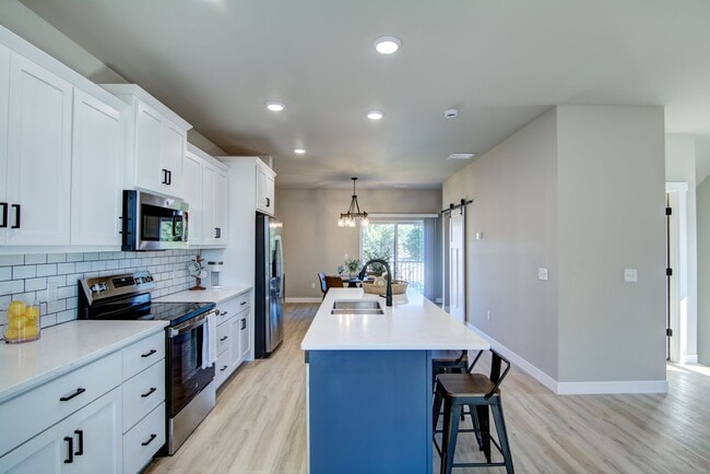 Building Photo - Brand New Luxury Townhomes: 3BR, 2.5Bath Altoona WI