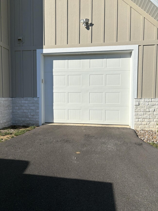 Building Photo - 120 Birch Crk Ln