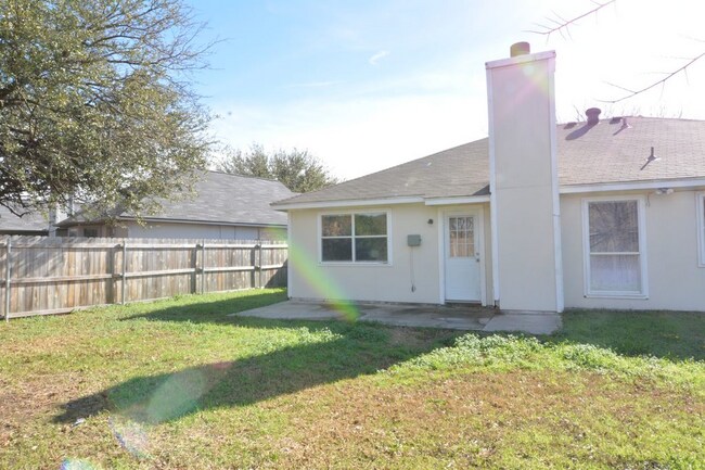 Building Photo - 2712 Greenbriar Ct