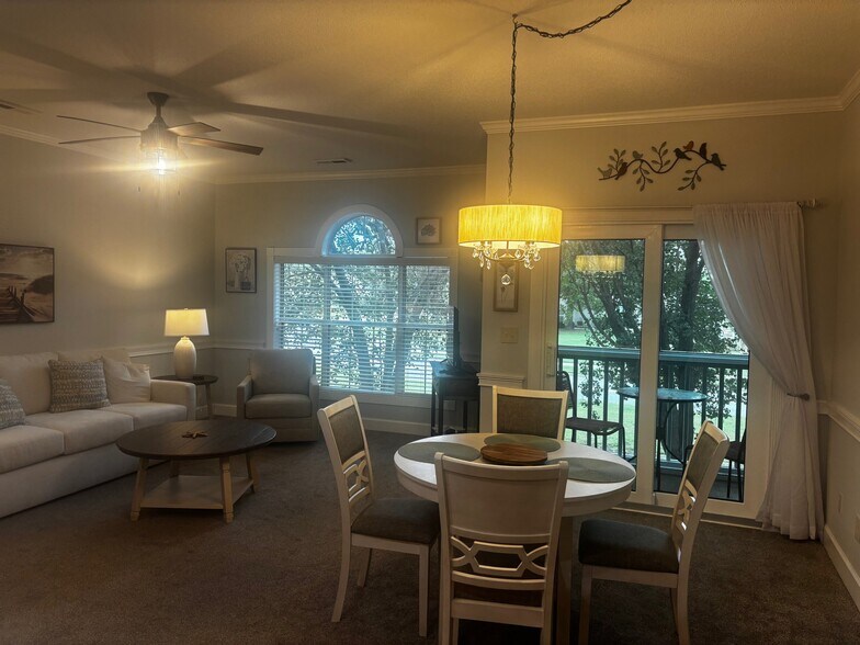 Building Photo - 4251 Hibiscus Dr