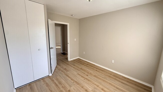 Building Photo - 2004 Chambers Dr NE