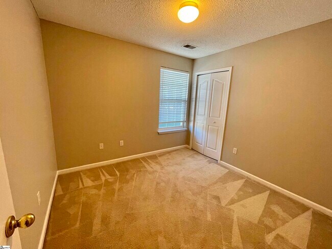 Building Photo - 203 Stillwater Ct