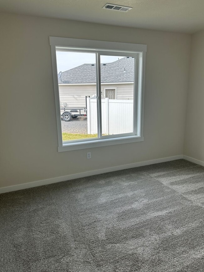 Building Photo - Alderbrook Homes, Newer Construction!