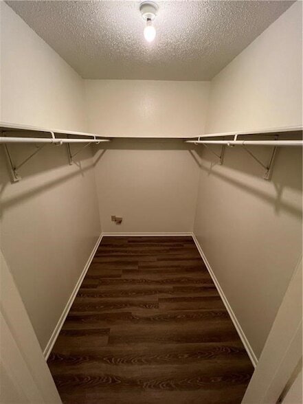 Building Photo - 320 S 11th Pl