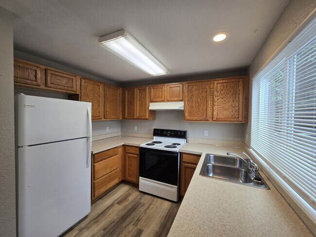 Building Photo - 110 NE Atkinson Ct