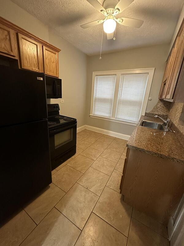 Building Photo - 3392 Beechwood Ave