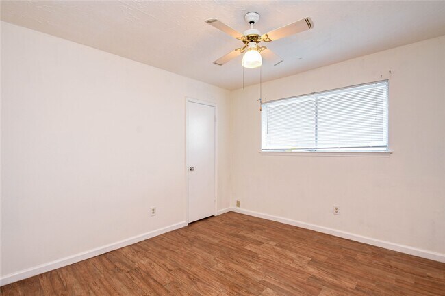 Building Photo - 9510 Huntington Way Dr
