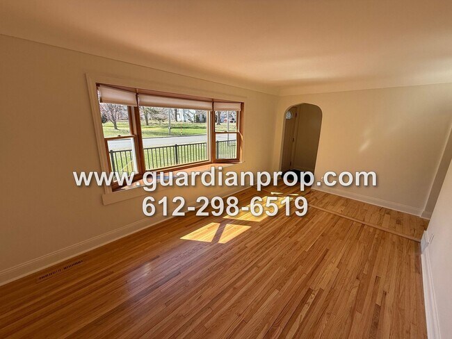 Building Photo - Roseville House in Secluded Midland Hills Available September 1, Updated Kitchen, Large Primary S...