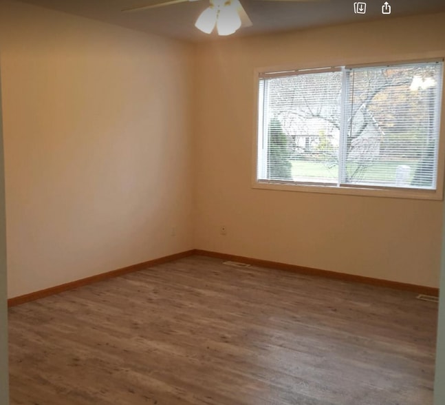 Building Photo - 56 Sunset Rd N