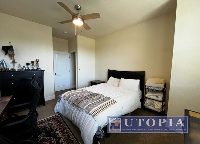 Building Photo - Spacious and Modern 3-bedroom, 3.5 bathroo...