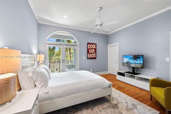 Building Photo - 814 W Dilido Dr