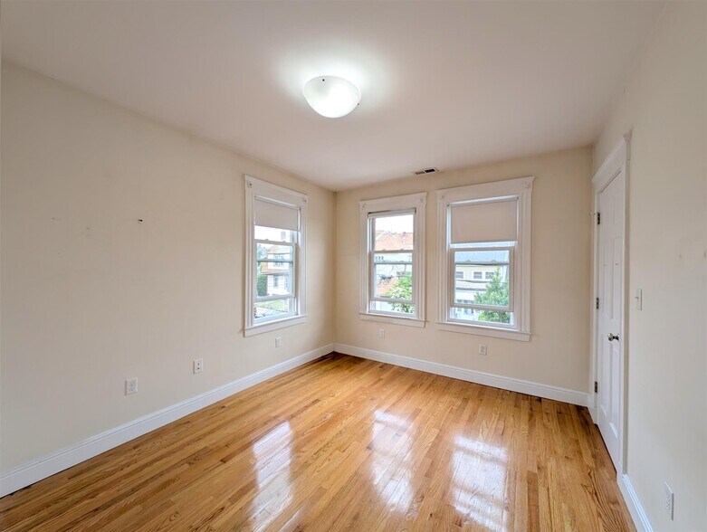 Building Photo - 7 Bonner Ave