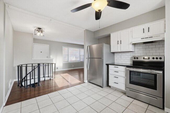 Building Photo - 4916 Crescent Ave