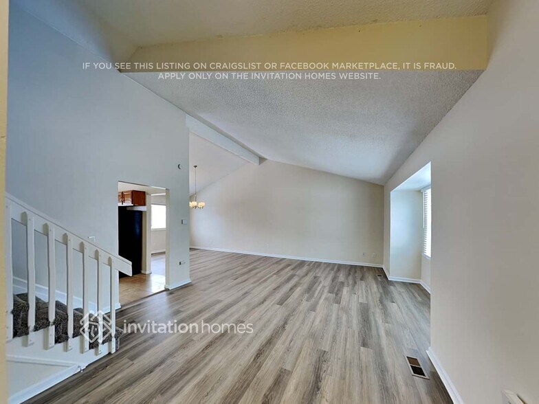 Building Photo - 18900 E Chaffee Pl