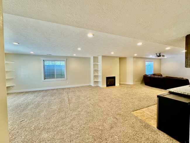 Building Photo - 873 E 2900 N