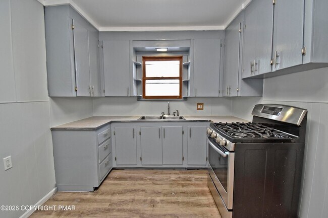 Building Photo - 198 Grove St