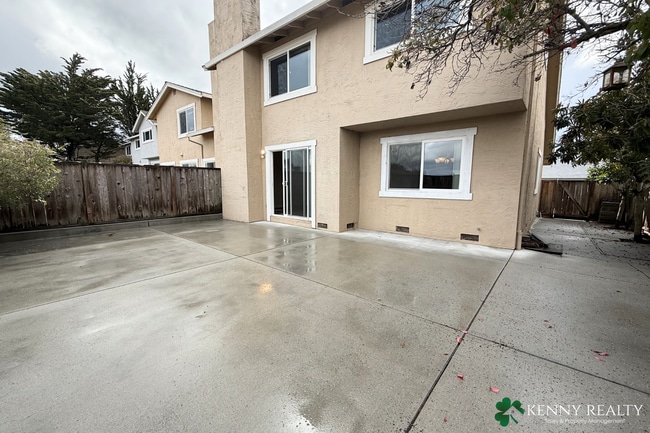 Building Photo - Remodeled 2BR/2.5BA Duplex with 2-Car Garage in San Mateo