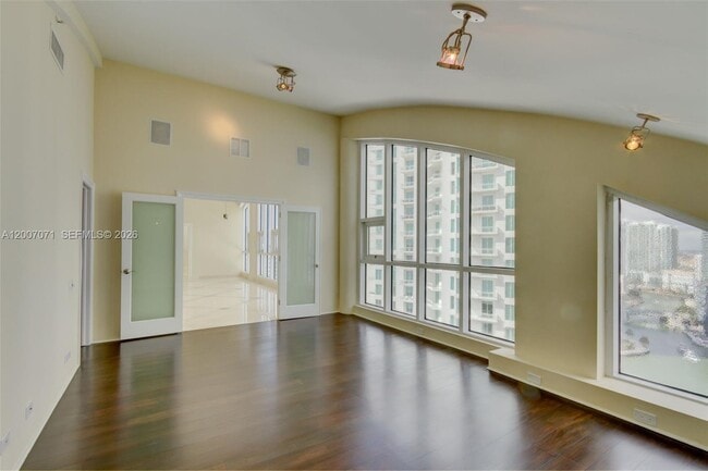 Building Photo - 888 Brickell Key Dr