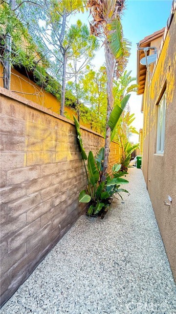 Building Photo - 121 Sunset Cove