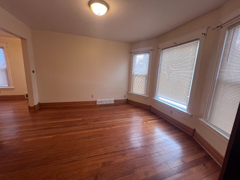 Building Photo - 153 Dunning St