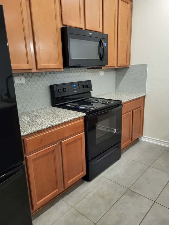 Building Photo - OPEN HOUSE October 26, 2025 12pm to 2pm Ne...