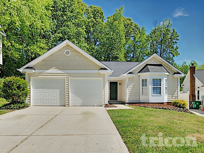 Building Photo - 1725 Josie St