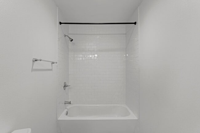 Building Photo - Stunning Remodeled 3-Bed, 3.5-Bath Home with Two Kitchens & Expansive Private Driveway in La Mesa!