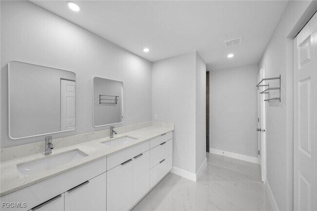 Building Photo - 1829 NW 7th Pl