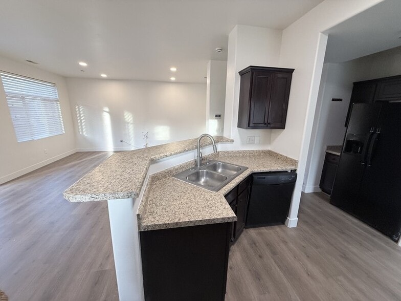 Building Photo - 4799 Topcrest Dr