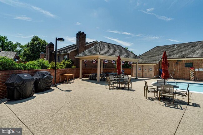 Building Photo - 1498 Hampton Hill Cir
