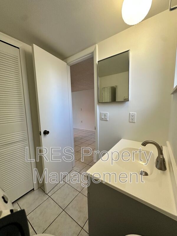 Building Photo - 106 Eastwind Ln