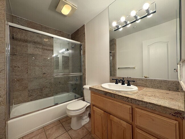 Building Photo - Spacious One Bedroom in Downtown Menlo Park