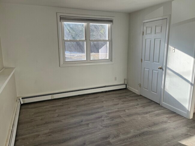 Building Photo - 12 Cedar St