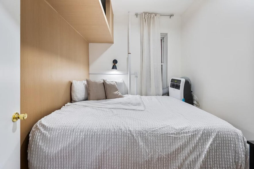 Building Photo - 1762 2nd Ave