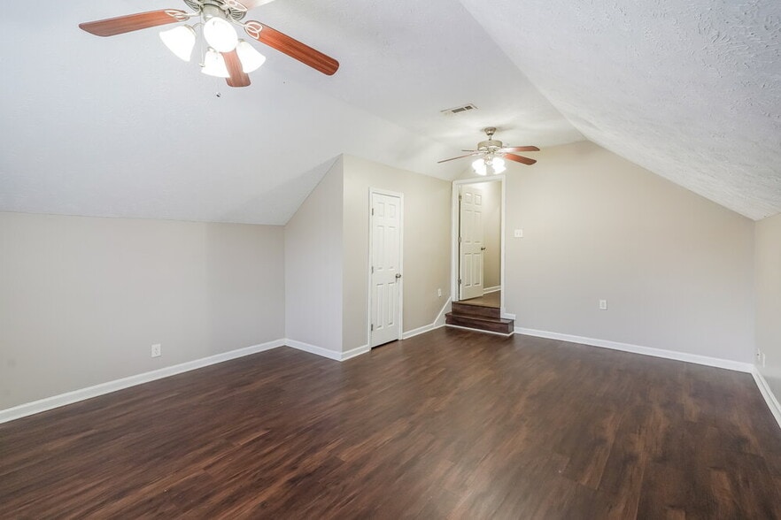 Building Photo - 208 Painter Dr