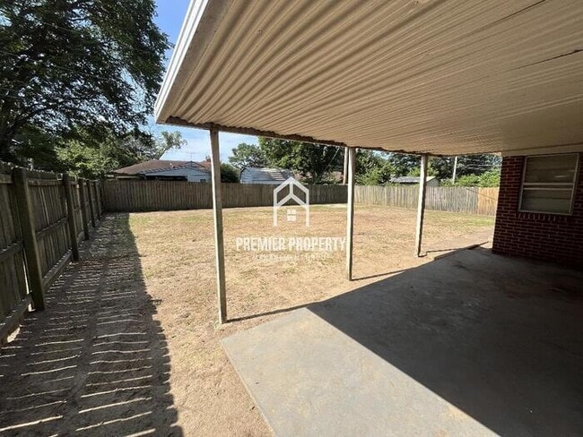 Building Photo - 1367 Bonnie Dr